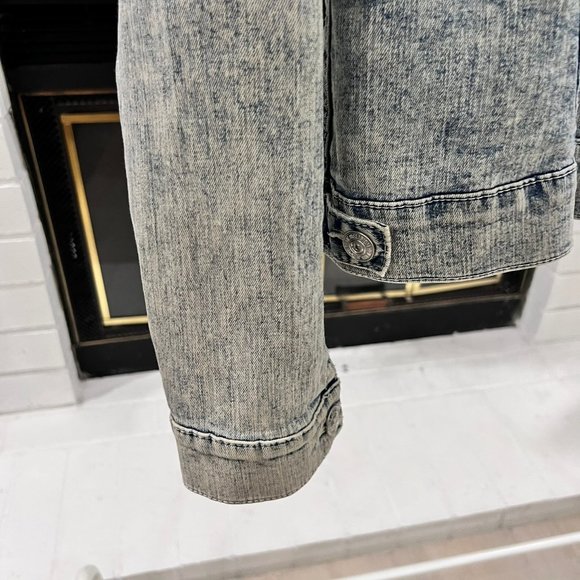 Light Wash True Religion Oversize Denim Trucker Jacket - Picture 4 of 7